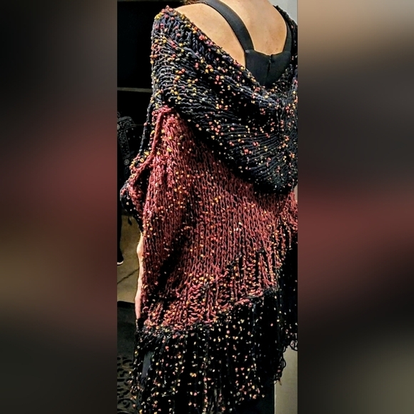 NWT One-Of-A-Kind Knitted Hooded Cold Shoulder Sleeveless Sweater With Fringe - Picture 2 of 9